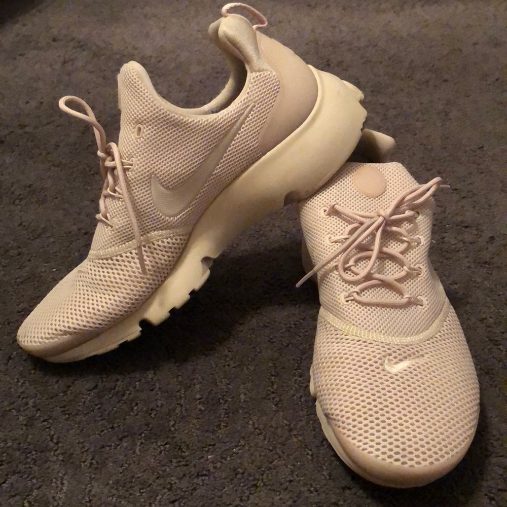 Tan nike prestos